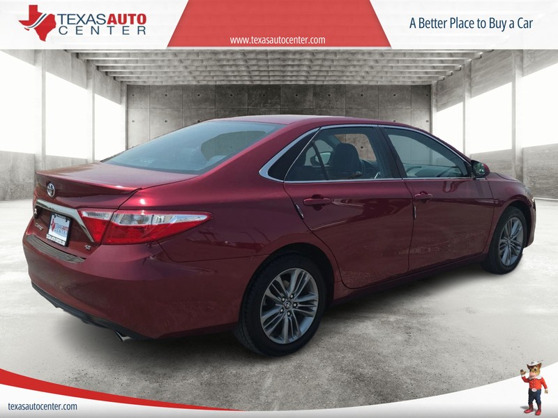 Toyota Camry Vehicle Full-screen Gallery Image 7