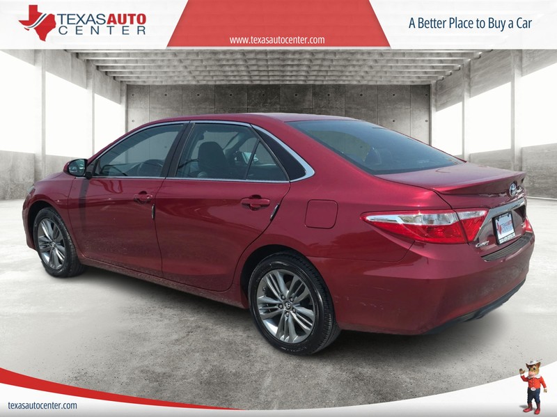 Toyota Camry Vehicle Full-screen Gallery Image 8