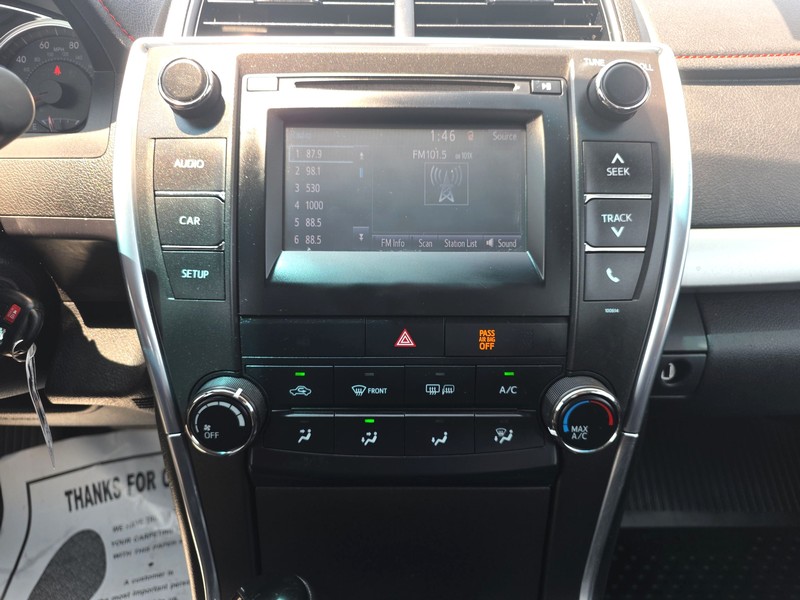 Toyota Camry Vehicle Full-screen Gallery Image 11