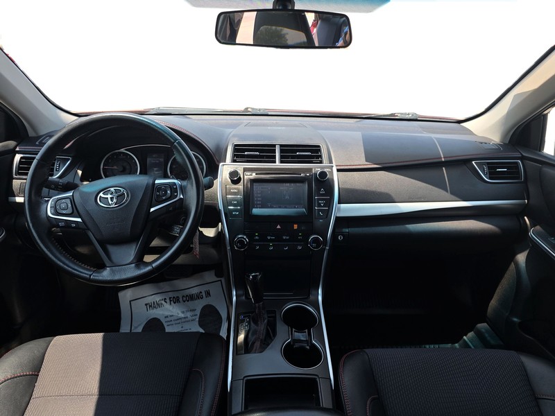 Toyota Camry Vehicle Full-screen Gallery Image 15