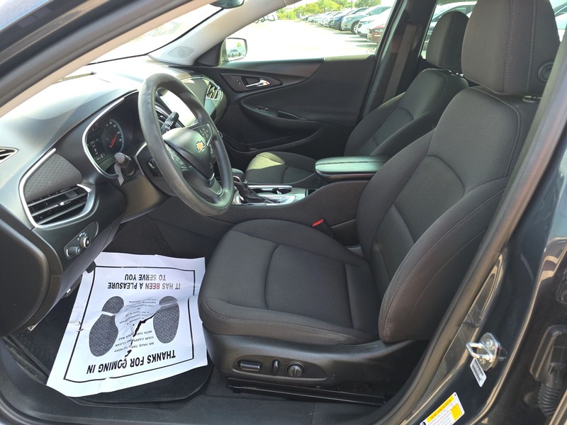 Chevrolet Malibu Vehicle Full-screen Gallery Image 09