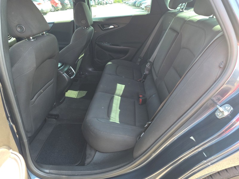 Chevrolet Malibu Vehicle Full-screen Gallery Image 10
