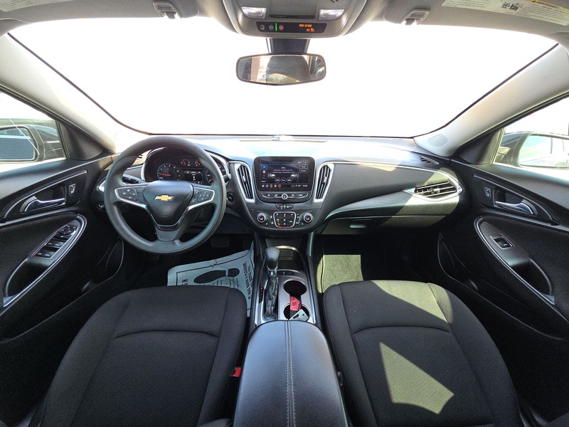 Chevrolet Malibu Vehicle Full-screen Gallery Image 14