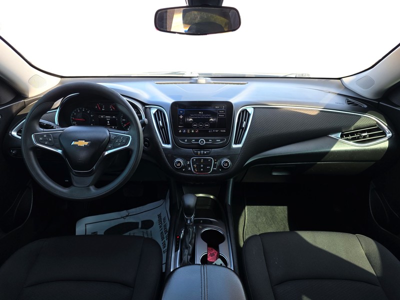 Chevrolet Malibu Vehicle Full-screen Gallery Image 15