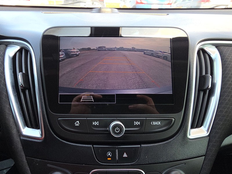 Chevrolet Malibu Vehicle Full-screen Gallery Image 16