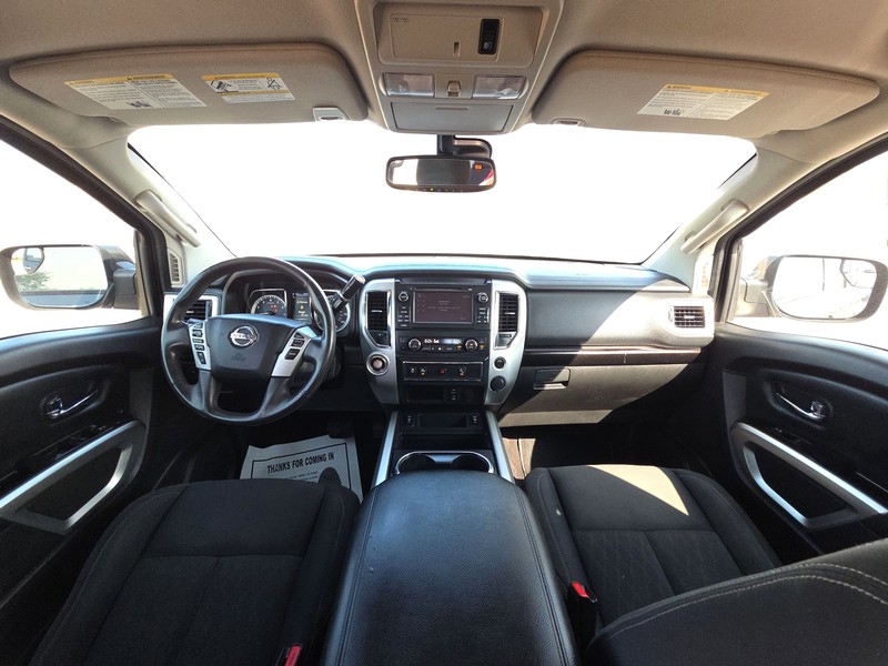 Nissan TITAN Vehicle Full-screen Gallery Image 14