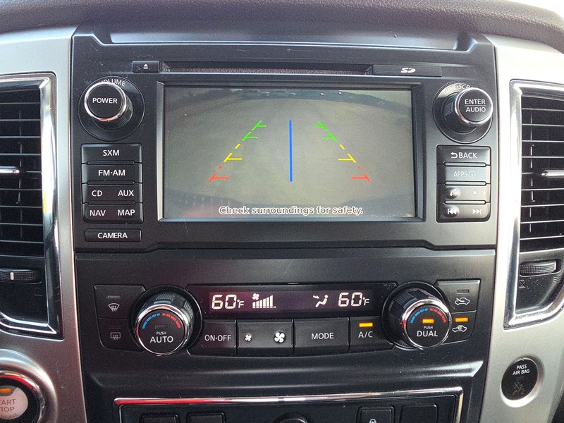Nissan TITAN Vehicle Full-screen Gallery Image 17