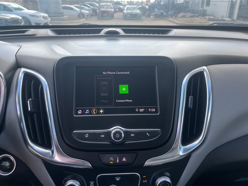 Chevrolet Equinox Vehicle Full-screen Gallery Image 12