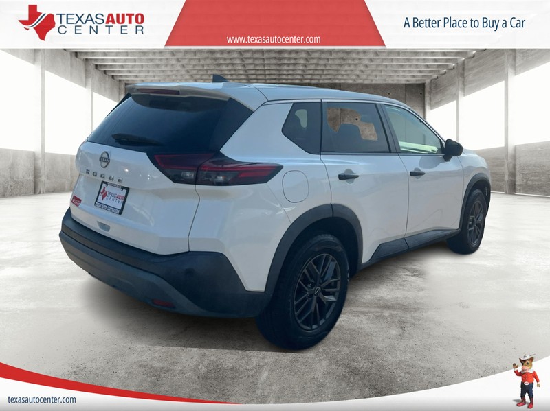 Nissan Rogue Vehicle Full-screen Gallery Image 05