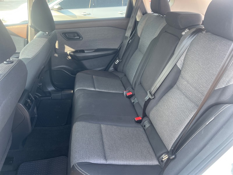 Nissan Rogue Vehicle Full-screen Gallery Image 08