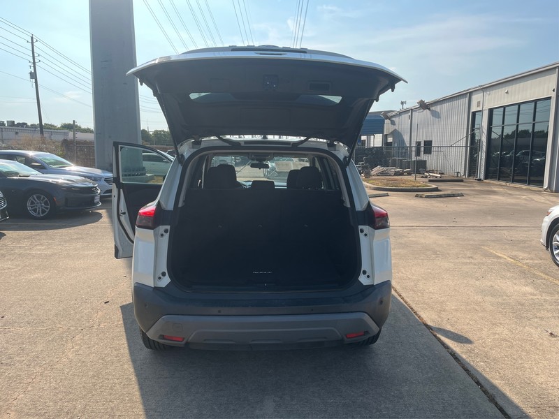 Nissan Rogue Vehicle Full-screen Gallery Image 09
