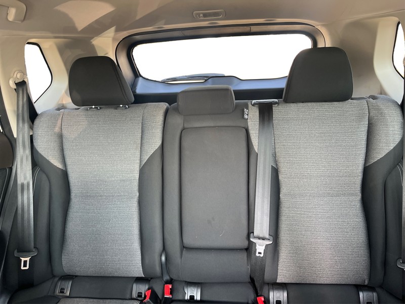 Nissan Rogue Vehicle Full-screen Gallery Image 11