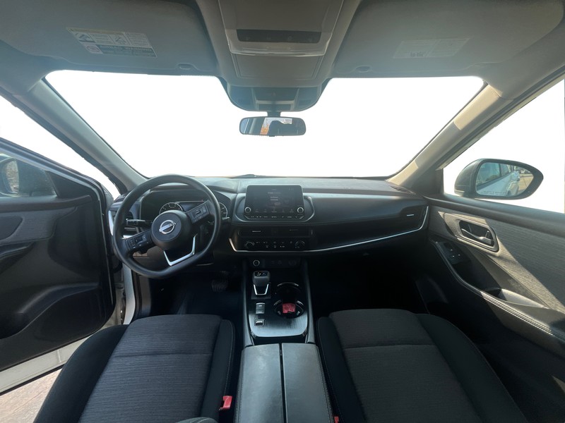 Nissan Rogue Vehicle Full-screen Gallery Image 13