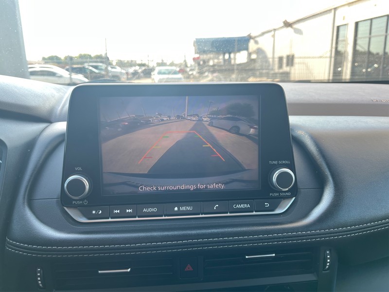 Nissan Rogue Vehicle Full-screen Gallery Image 16
