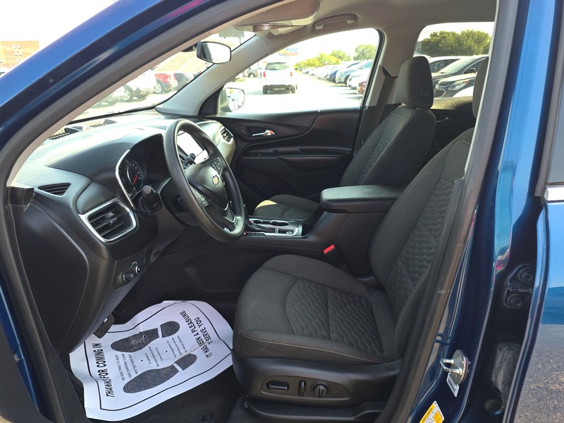 Chevrolet Equinox Vehicle Full-screen Gallery Image 09