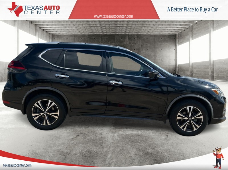 Nissan Rogue Vehicle Full-screen Gallery Image 4