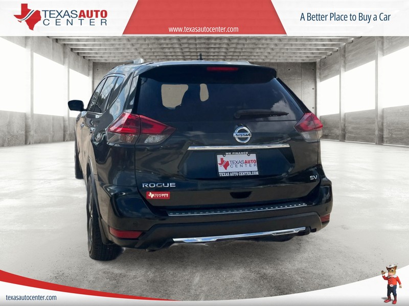 Nissan Rogue Vehicle Full-screen Gallery Image 7