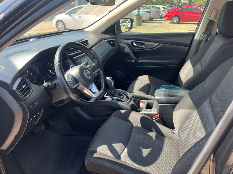Nissan Rogue Vehicle Full-screen Gallery Image 8