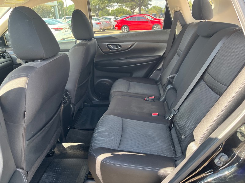 Nissan Rogue Vehicle Full-screen Gallery Image 9