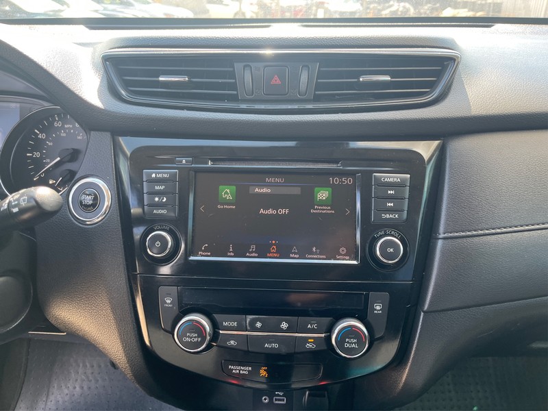 Nissan Rogue Vehicle Full-screen Gallery Image 11