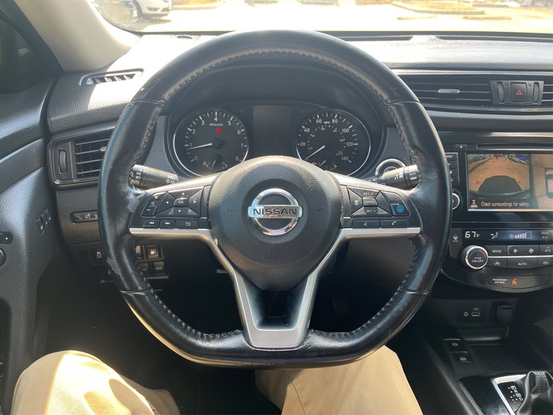 Nissan Rogue Vehicle Full-screen Gallery Image 13