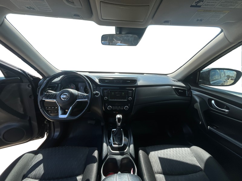 Nissan Rogue Vehicle Full-screen Gallery Image 14