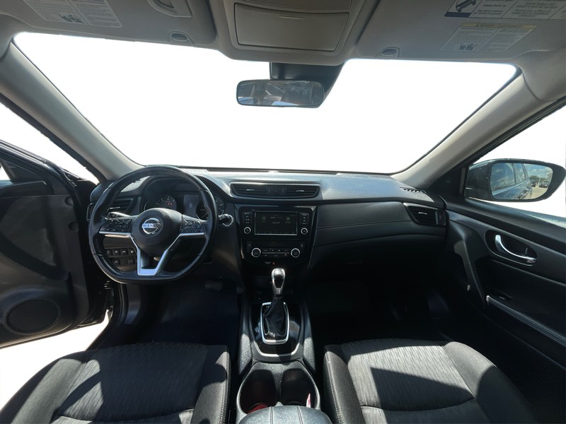 Nissan Rogue Vehicle Full-screen Gallery Image 15