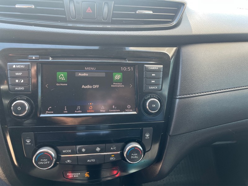 Nissan Rogue Vehicle Full-screen Gallery Image 16