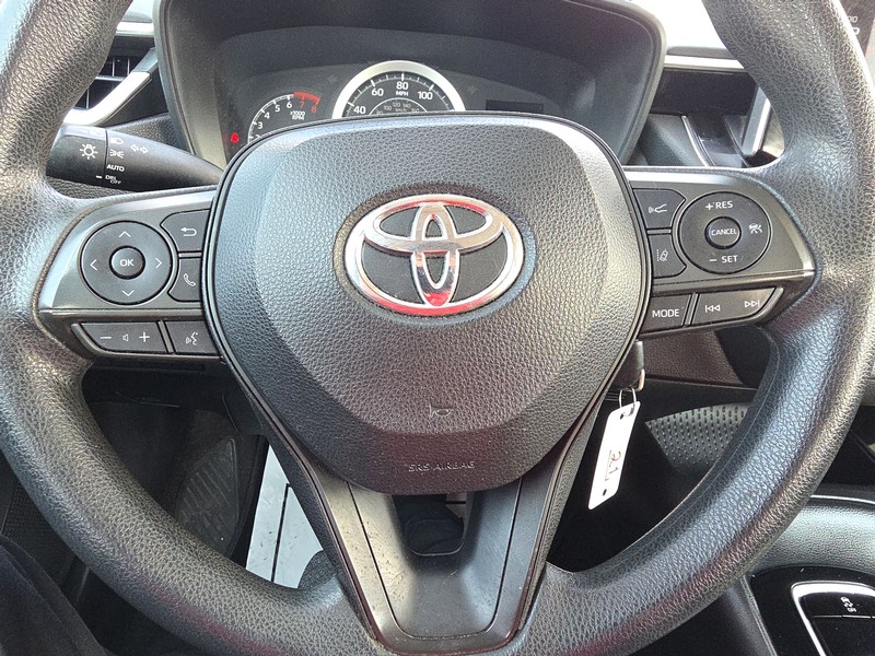 Toyota Corolla Vehicle Full-screen Gallery Image 13