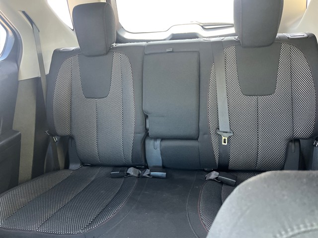 Chevrolet Equinox Vehicle Full-screen Gallery Image 12