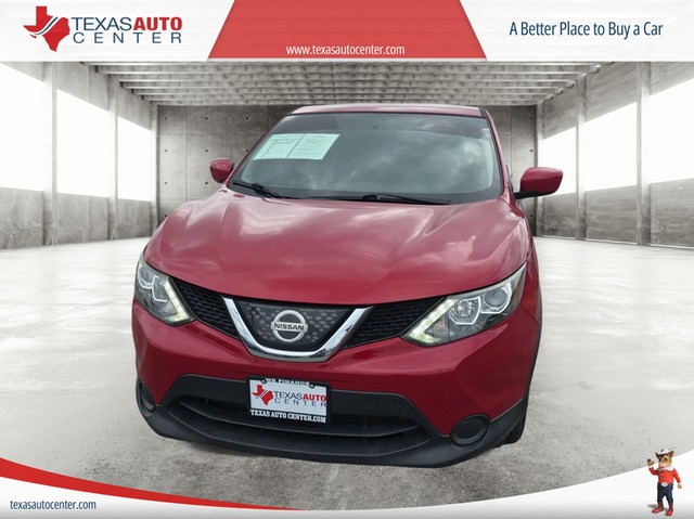 Nissan Rogue Sport Vehicle Full-screen Gallery Image 03