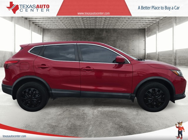 Nissan Rogue Sport Vehicle Full-screen Gallery Image 04