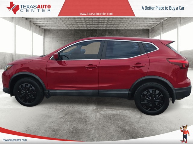 Nissan Rogue Sport Vehicle Full-screen Gallery Image 05