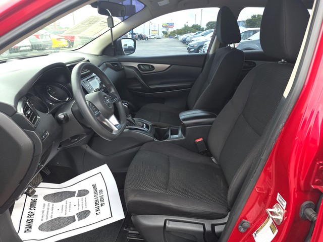 Nissan Rogue Sport Vehicle Full-screen Gallery Image 09