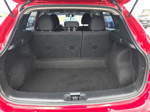Nissan Rogue Sport Vehicle Full-screen Gallery Image 11