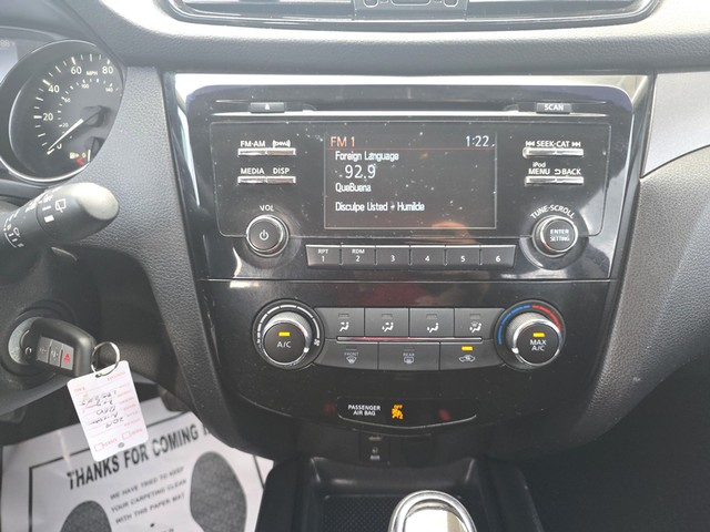 Nissan Rogue Sport Vehicle Full-screen Gallery Image 12
