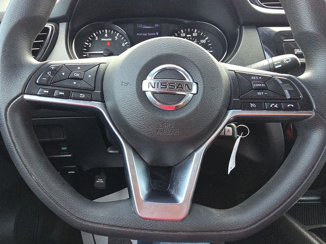 Nissan Rogue Sport Vehicle Full-screen Gallery Image 14