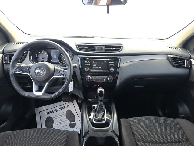 Nissan Rogue Sport Vehicle Full-screen Gallery Image 16