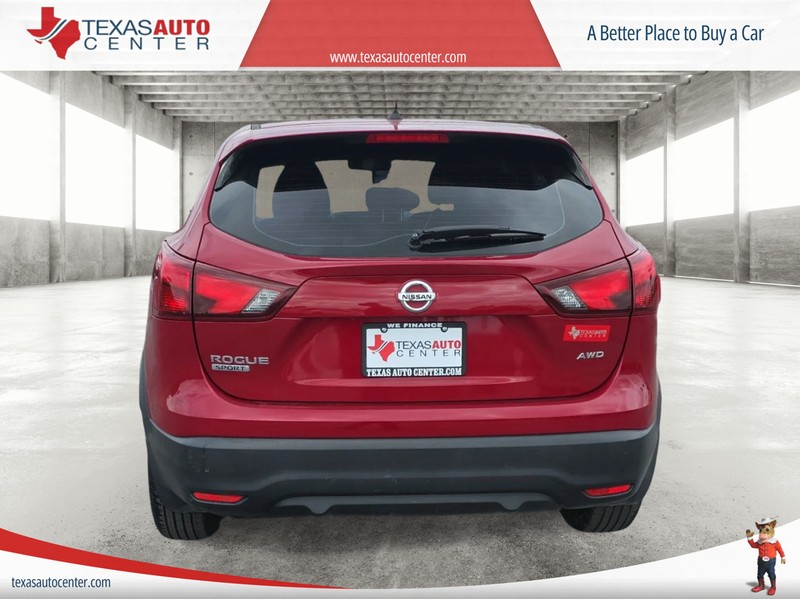Nissan Rogue Sport Vehicle Full-screen Gallery Image 6