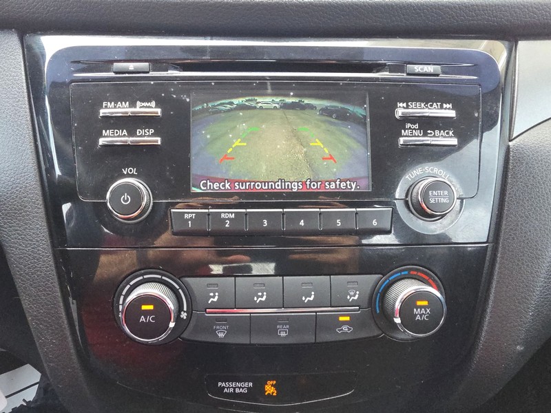 Nissan Rogue Sport Vehicle Full-screen Gallery Image 17