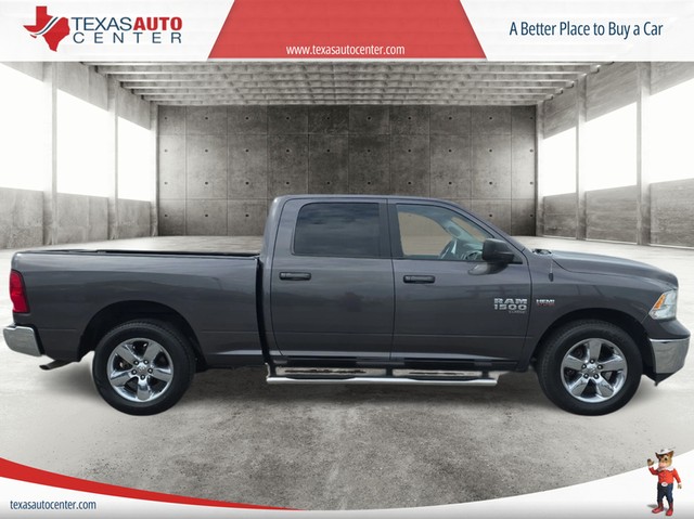 Ram 1500 Classic Vehicle Full-screen Gallery Image 04