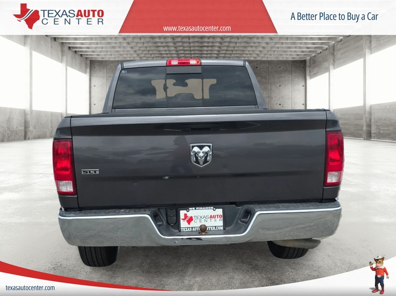 Ram 1500 Classic Vehicle Full-screen Gallery Image 6