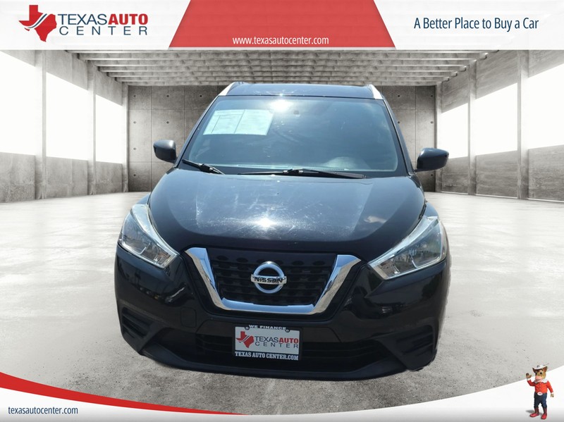 Nissan Kicks Vehicle Full-screen Gallery Image 03