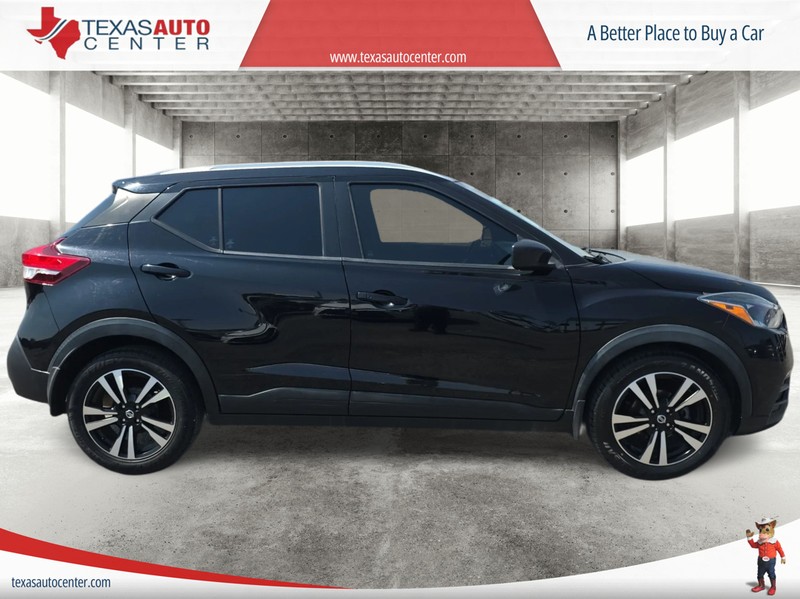 Nissan Kicks Vehicle Full-screen Gallery Image 04