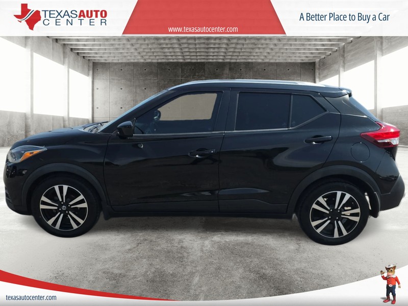 Nissan Kicks Vehicle Full-screen Gallery Image 05