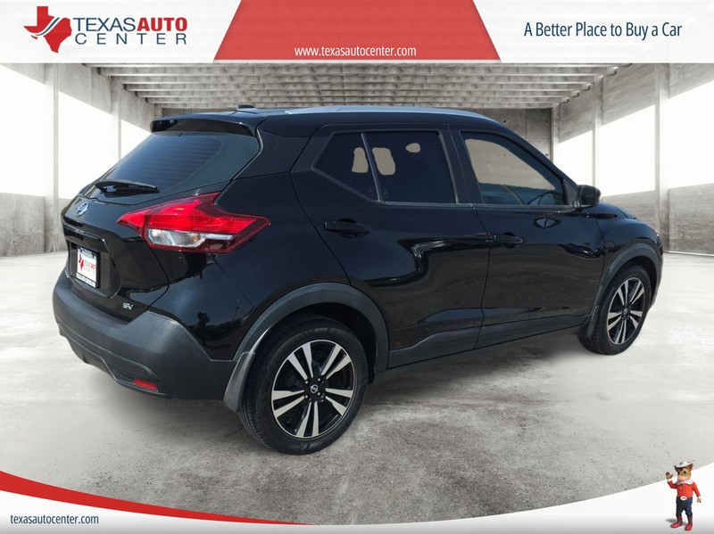 Nissan Kicks Vehicle Full-screen Gallery Image 07