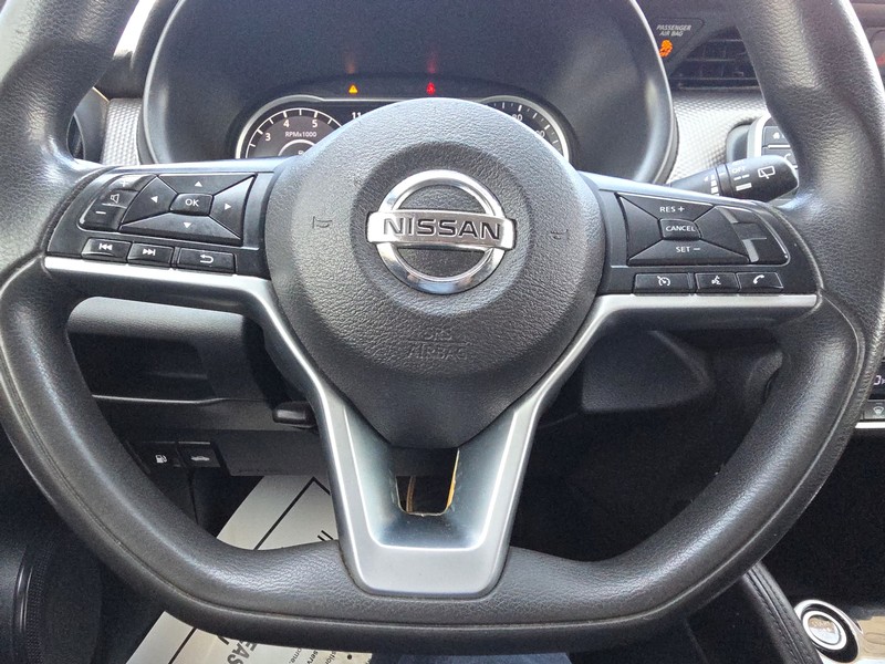 Nissan Kicks Vehicle Full-screen Gallery Image 14