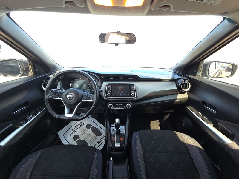 Nissan Kicks Vehicle Full-screen Gallery Image 15