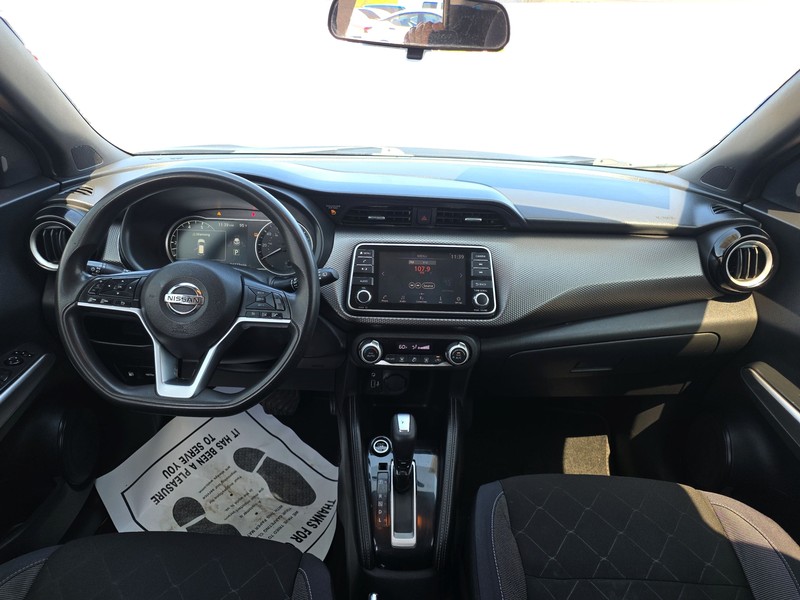 Nissan Kicks Vehicle Full-screen Gallery Image 16