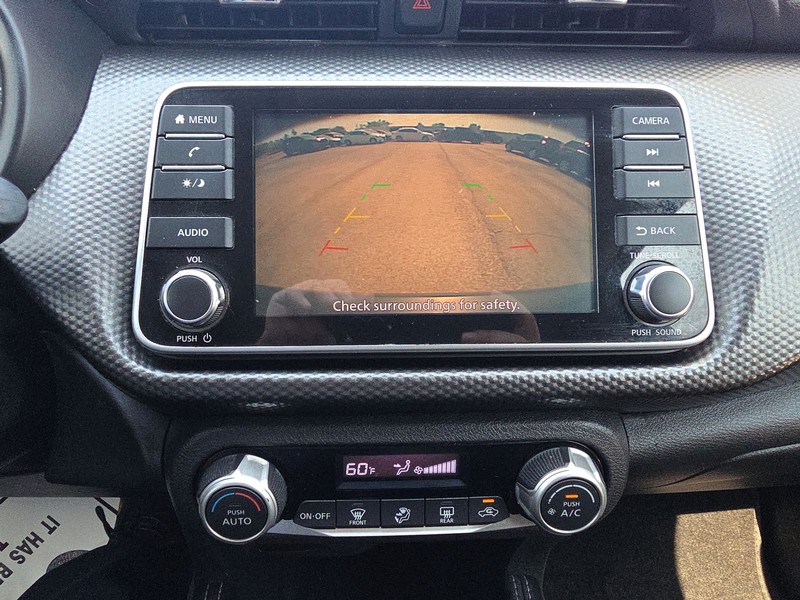 Nissan Kicks Vehicle Full-screen Gallery Image 17
